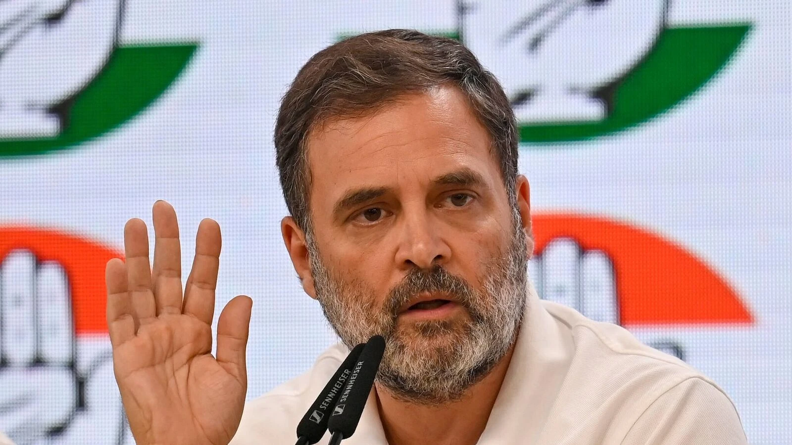 'आगे कुंआ, पीछे खाई जैसे हालात', ट्रेड डील को लेकर राहुल का सरकार पर निशाना