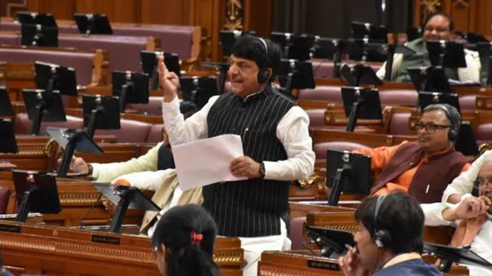 हाईकोर्ट बेंच से एम्स तक, विधानसभा में मंत्री कपिल देव की जोरदार पैरवी