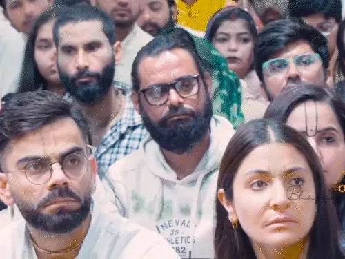 विराट कोहली-अनुष्का शर्मा वृंदावन में साधारण भक्तों की तरह हुए सत्संग में हुए शामिल