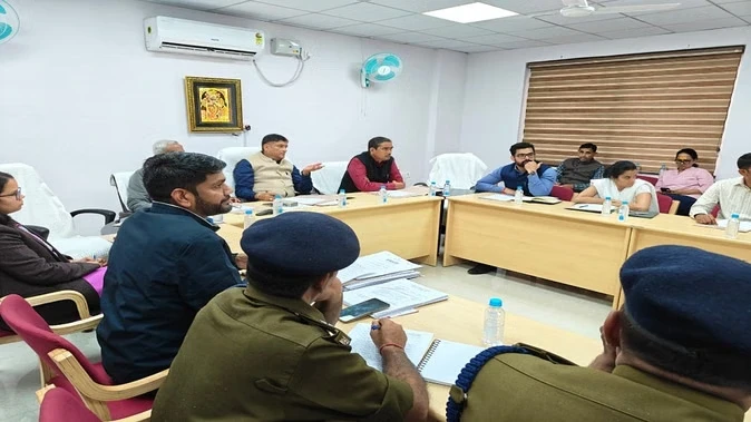 बांकेबिहारी मंदिर: जगमोहन से दर्शन देंगे ठाकुरजी, ऑर्टिफिशियल सजावट पर रोक