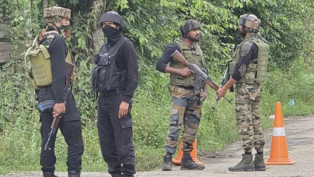 श्रीनगर-बारामूला हाइवे पर संदिग्ध आईईडी मिलने से मची अफरातफरी