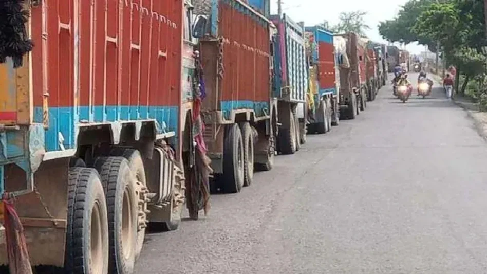 केवल 3% ट्रक, सड़क प्रदूषण का 50% से अधिक जिम्मेदार: रिपोर्ट