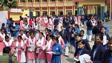 यूपी बोर्ड परीक्षा का पहला दिन: हिंदी विषय में 3.13 लाख छात्र रहे अनुपस्थित