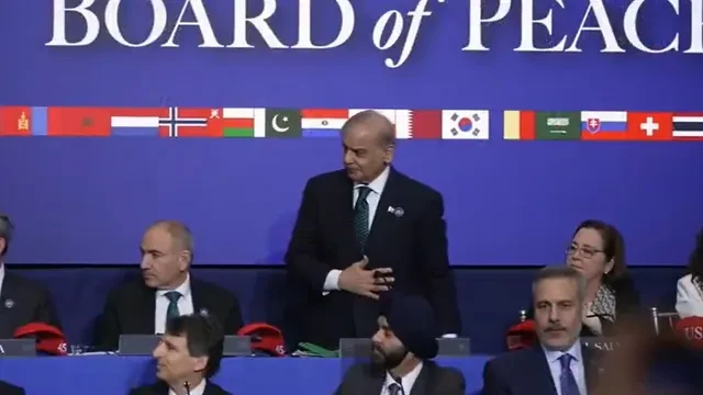 ट्रंप ने भरी सभा में शहबाज शरीफ को खड़ा करवाकर की पीएम मोदी की तारीफ