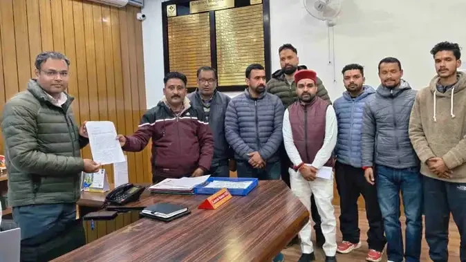 ज्योतिर्मठ में निर्माणाधीन भवन में नमाज़ का वीडियो वायरल, प्रशासन अलर्ट