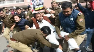 एआई समिट के दौरान यूथ कांग्रेस का उग्र प्रदर्शन, हिरासत में प्रदर्शनकारी