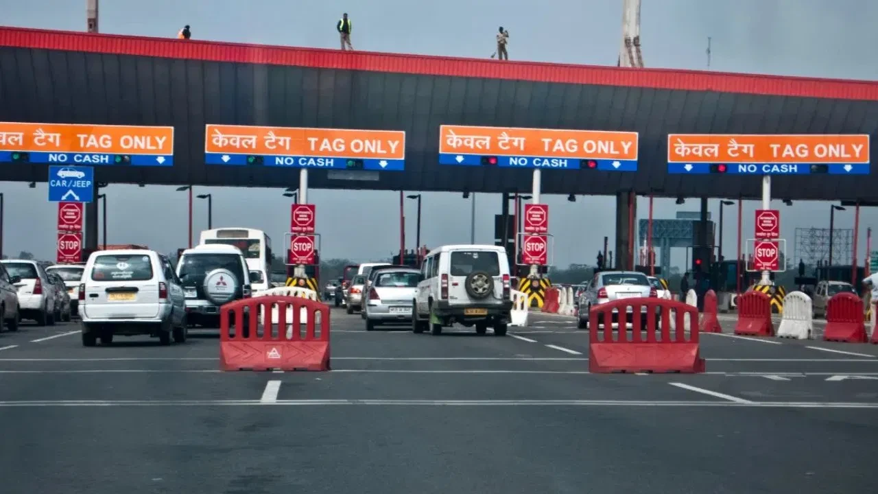 भारत में 1 अप्रैल से टोल प्लाजा होंगे पूरी तरह डिजिटल, नकद भुगतान बंद करने पर विचार