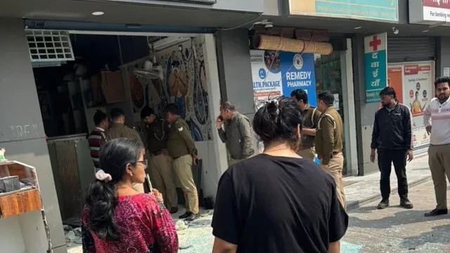 ग्रेटर नोएडा: रेस्टोरेंट में गैस सिलिंडर लीक से आग, चार लोग घायल