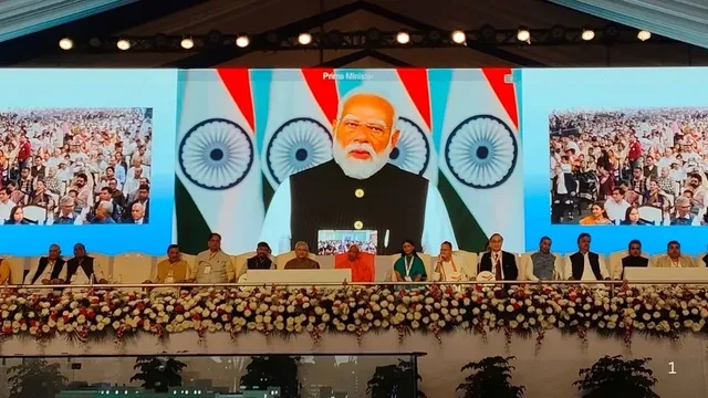 प्रधानमंत्री मोदी और सीएम योगी ने किया HCL-फॉक्सकॉन OSAT प्लांट का उद्घाटन