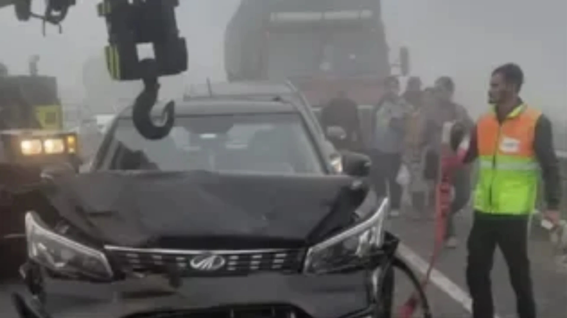 घने कोहरे से भैंसानी बाइपास पर तीन कारों की टक्कर, सभी सुरक्षित