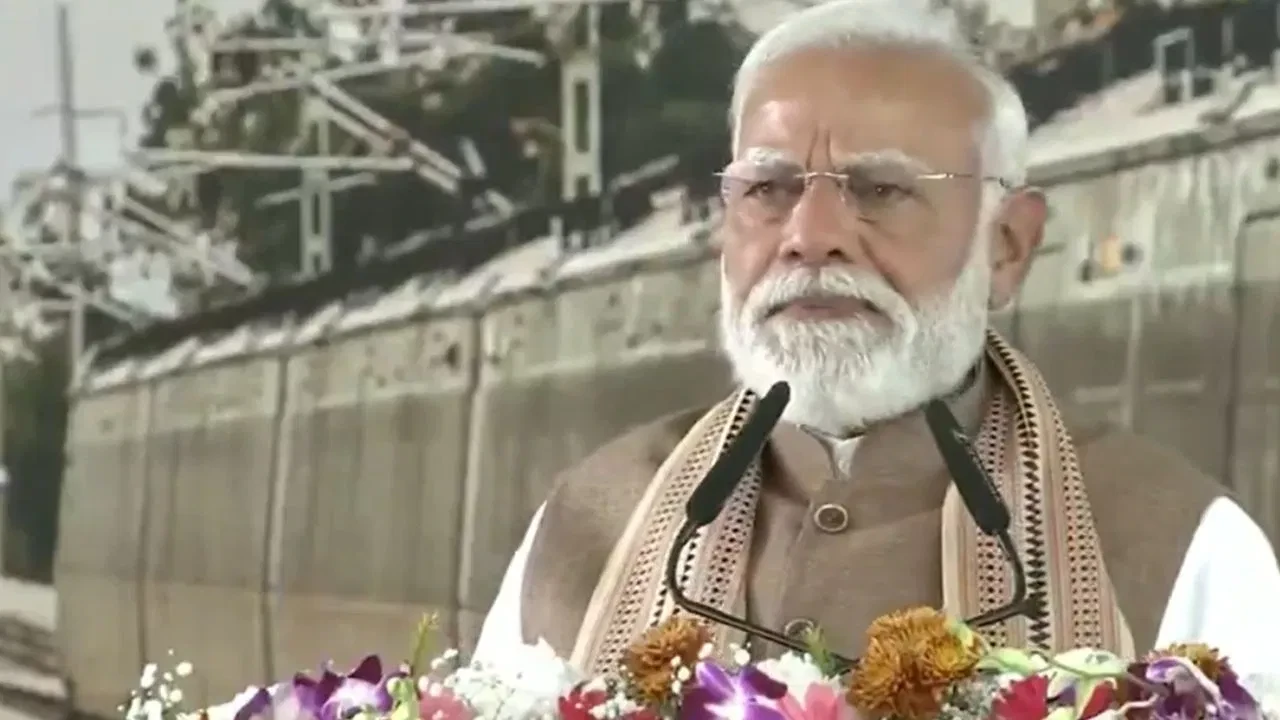 मेरठ से पीएम मोदी का विपक्ष पर प्रहार, एआई समिट को लेकर कांग्रेस पर साधा निशाना