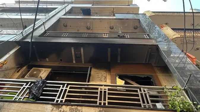 आदर्श नगर में मकान में लगी आग, सिलेंडर फटने से 13 घायल