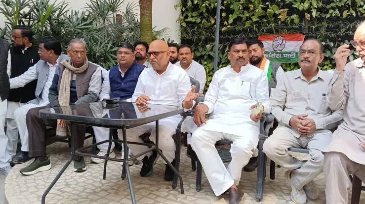 शंकराचार्य को फंसा रही सरकार, यह सनातन का अपमान: अजय राय