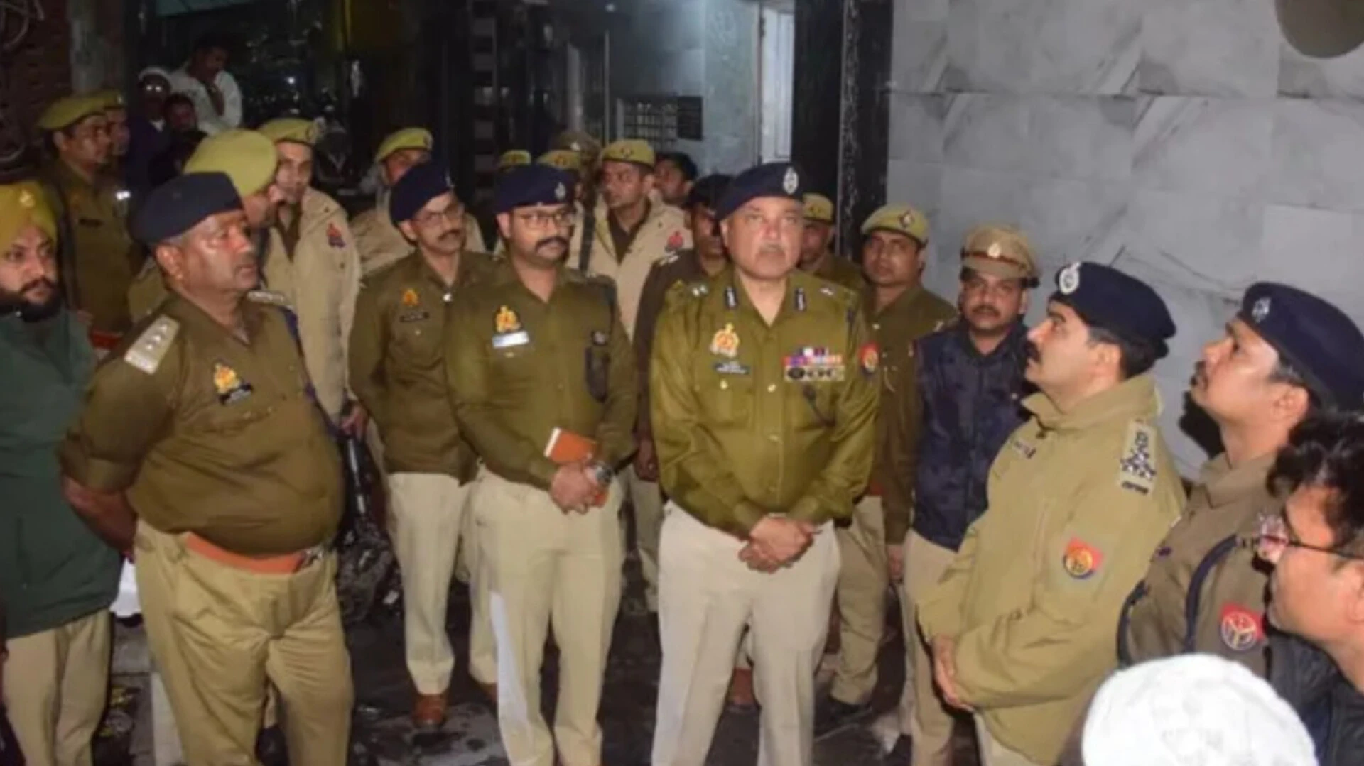 मेरठ में दर्दनाक हादसा: घर में लगी भीषण आग, तीन बच्चों समेत 6 लोगों की मौत