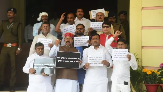 बिहार विधानसभा में विपक्षी हंगामा, भूमिहीनों को तीन डिसमिल जमीन देने की मांग तेज