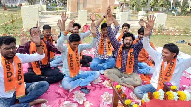 लखनऊ विश्वविद्यालय में नमाज-इफ्तार के बाद अब हनुमान चालीसा पाठ