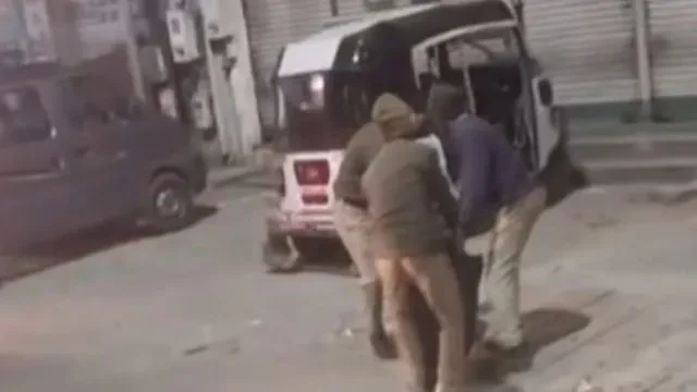 आगरा में सड़क पार कर रही महिला की दर्दनाक मौत, ट्रक चालक फरार