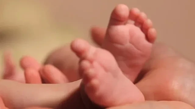 इंदौर: परीक्षा केंद्र में 10वीं छात्रा ने स्कूल के बाथरूम में दिया बच्चे को जन्म