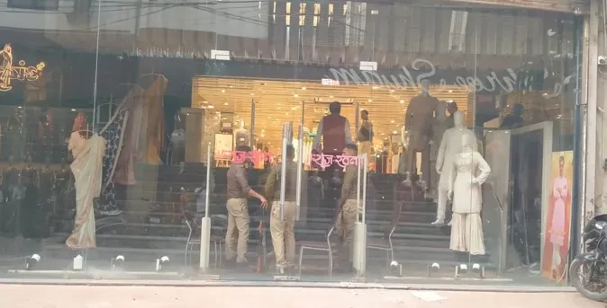 कानपुर में राजरतन समूह के 11 प्रतिष्ठानों पर आयकर विभाग ने की छापेमारी