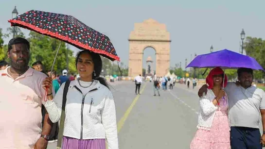 दिल्ली: गर्मी ने फरवरी महीने में ही छुड़ाए पसीने, चौथी बार पारा 30°C के पार