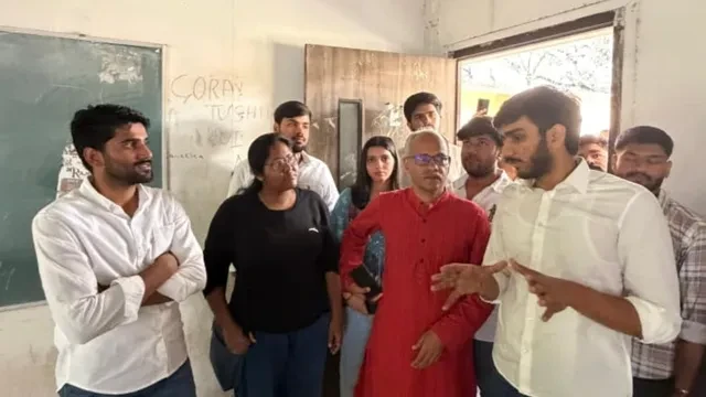 दिल्ली: क्लास के दौरान दयाल सिंह कॉलेज में गिरी छत, बड़ा हादसा टला