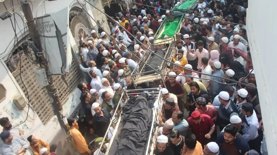 मेरठ अग्निकांड: परिवार पर छाया मातम, 5 बच्चों सहित 6 की मौत