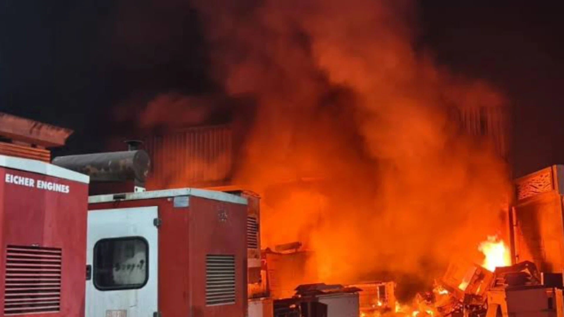 मुजफ्फरनगर में जनरेटर फैक्ट्री-गोदाम में लगी आग, शॉर्ट सर्किट से लाखों का नुकसान