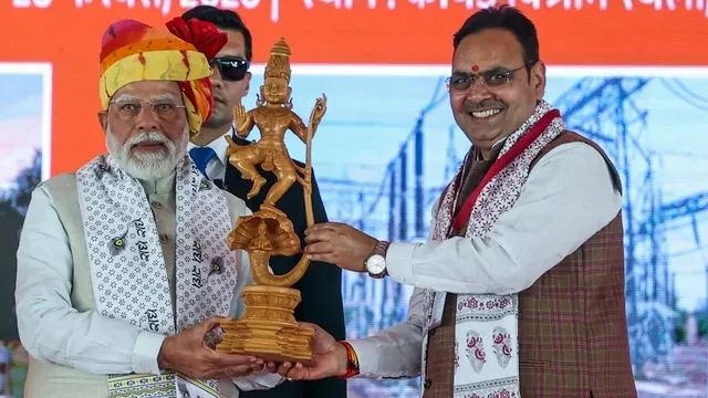 पीएम मोदी ने अजमेर में युवाओं को  दिए नियुक्ति पत्र  और कांग्रेस पर हमला बोला