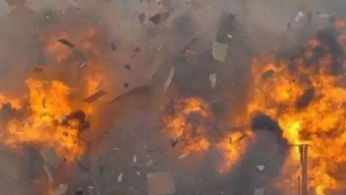 काकीनाडा में पटाखा फैक्टरी में विस्फोट, 10 लोगों की मौत, बचाव कार्य जारी