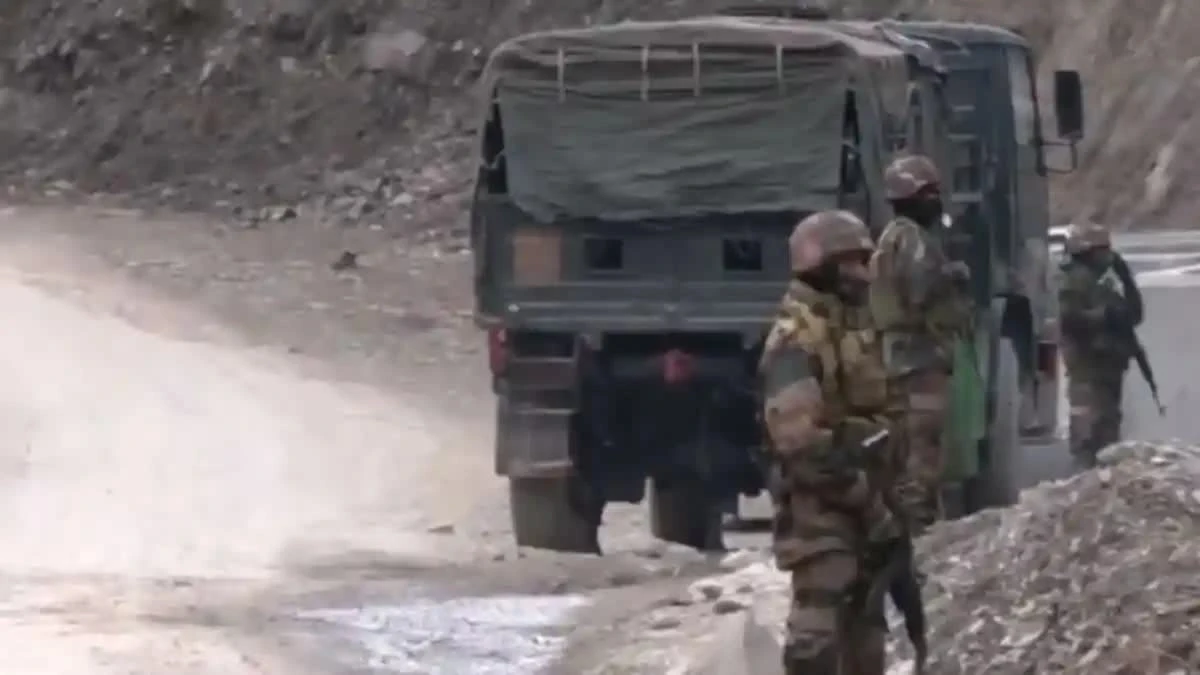 पुंछ में फिर मंडराया पाकिस्तानी ड्रोन, सेना ने की ताबड़तोड़ फायरिंग