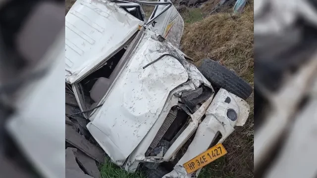 कुल्लू में दर्दनाक हादसा: खाई में गिरी बोलेरो कैंपर, दो की मौत