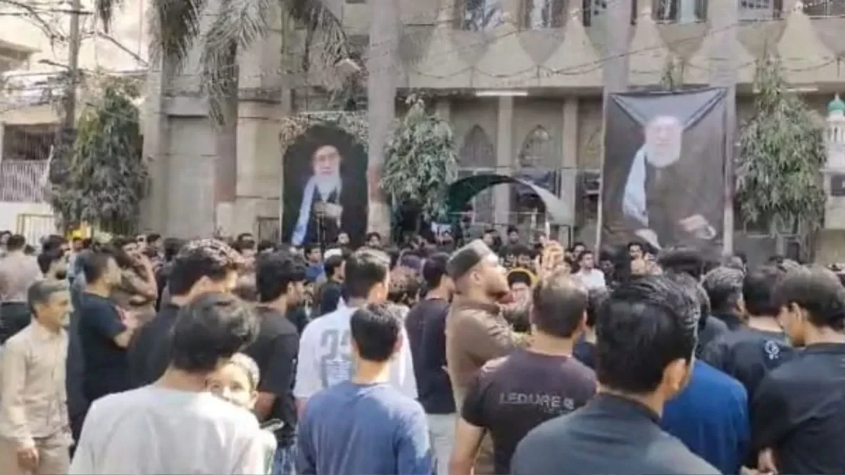 दिल्ली के ओखला विहार में अमेरिका-इजराइल के खिलाफ प्रदर्शन, पुलिस तैनात