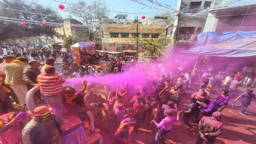 होली से पहले बरेली में सजी राम बरात, जयकारों से गूंजा शहर