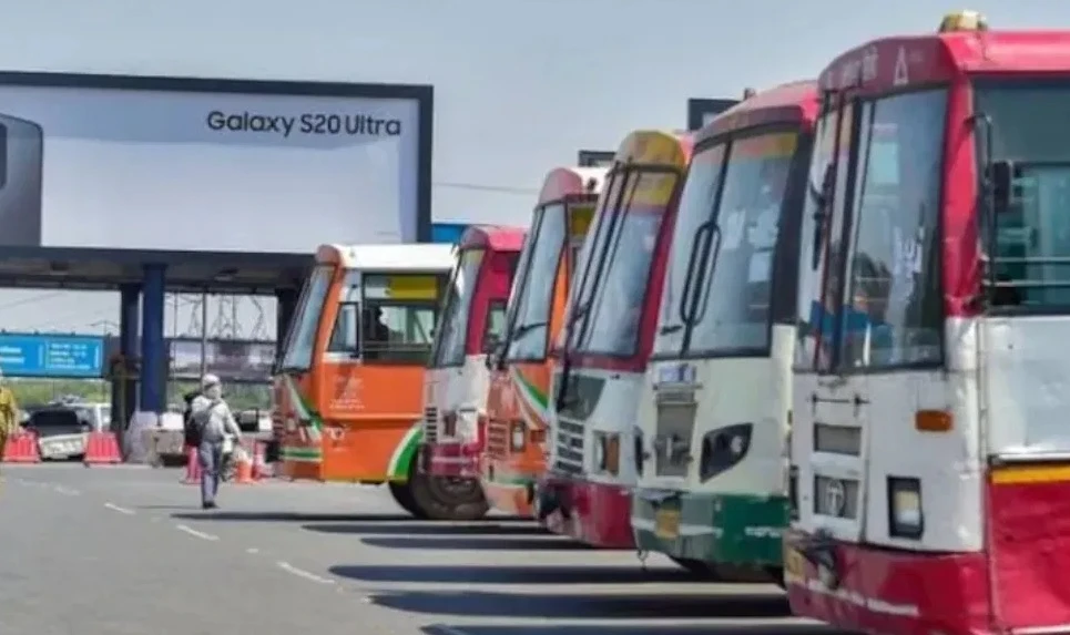 तीन-चार गुना बढ़ा बस किराया, त्योहार पर घर जाने वाले यात्रियों में हाहाकार