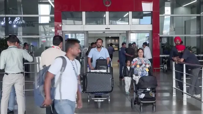 मस्कट में फंसे भारतीय नागरिक लौटे भारत, ईरान-इस्राइल तनाव के बीच मिली राहत