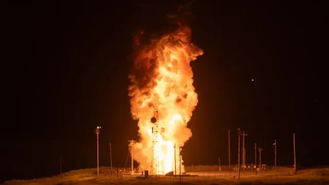 अमेरिका ने मिनटमैन-III बैलिस्टिक मिसाइल का किया सफल परीक्षण