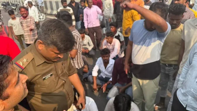 गाजियाबाद में बाइक और एसयूवी की भिड़ंत, दो की मौत, एक महिला गंभीर