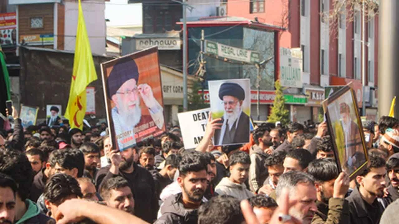 ईरान संघर्ष पर श्रीनगर में विरोध, सीएम ने की शांति और संयम बनाए रखने की अपील