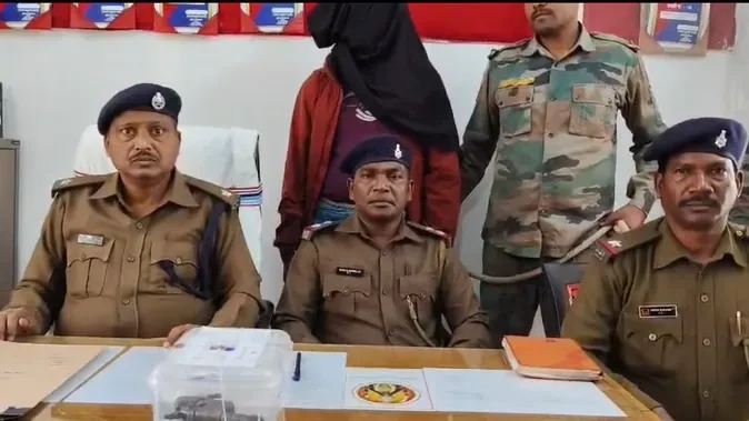 पाकुड़: देसी कट्टा और जिंदा कारतूस के साथ युवक गिरफ्तार