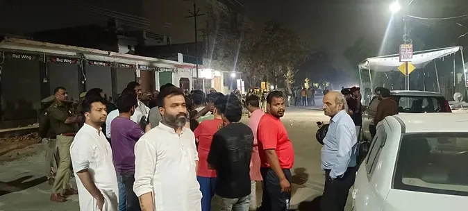 मेरठ: ध्वस्तीकरण के डर से बाजार बंद, व्यापारियों ने प्रशासन को सौंपा ज्ञापन