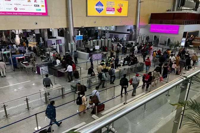 ईरान-इस्राइल युद्ध के बीच फ्लाइट रद्द, यात्रियों को नहीं मिला फुल रिफंड