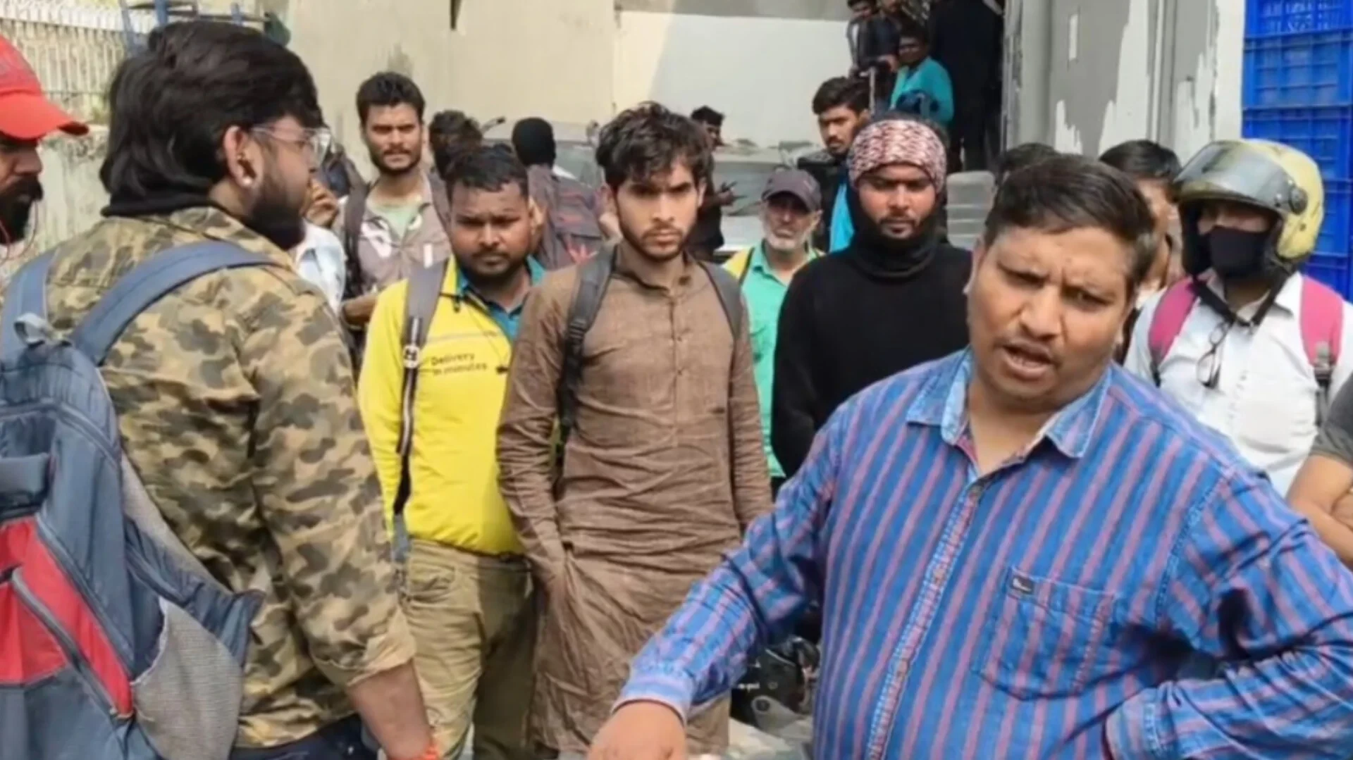 मुजफ्फरनगर: पार्किंग विवाद के बाद 300 ब्लिंकिट राइडर्स हड़ताल पर, डिलीवरी ठप