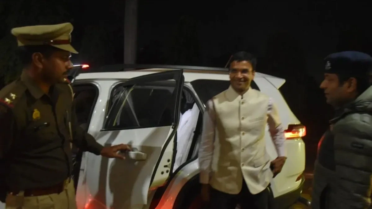 मेरठ: 2 इंस्पेक्टर समेत कई चौकी प्रभारी लाइन हाजिर, थानों में मचा हड़कंप