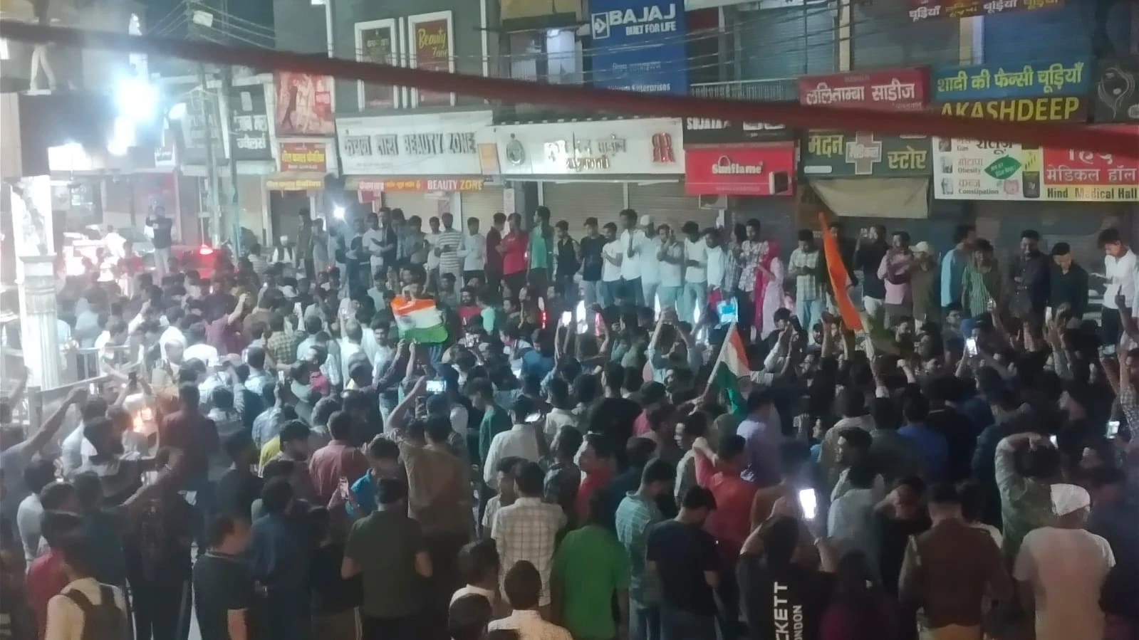 टीम इंडिया की जीत पर मुजफ्फरनगर में जश्न, शिव चौक पर लहराया तिरंगा