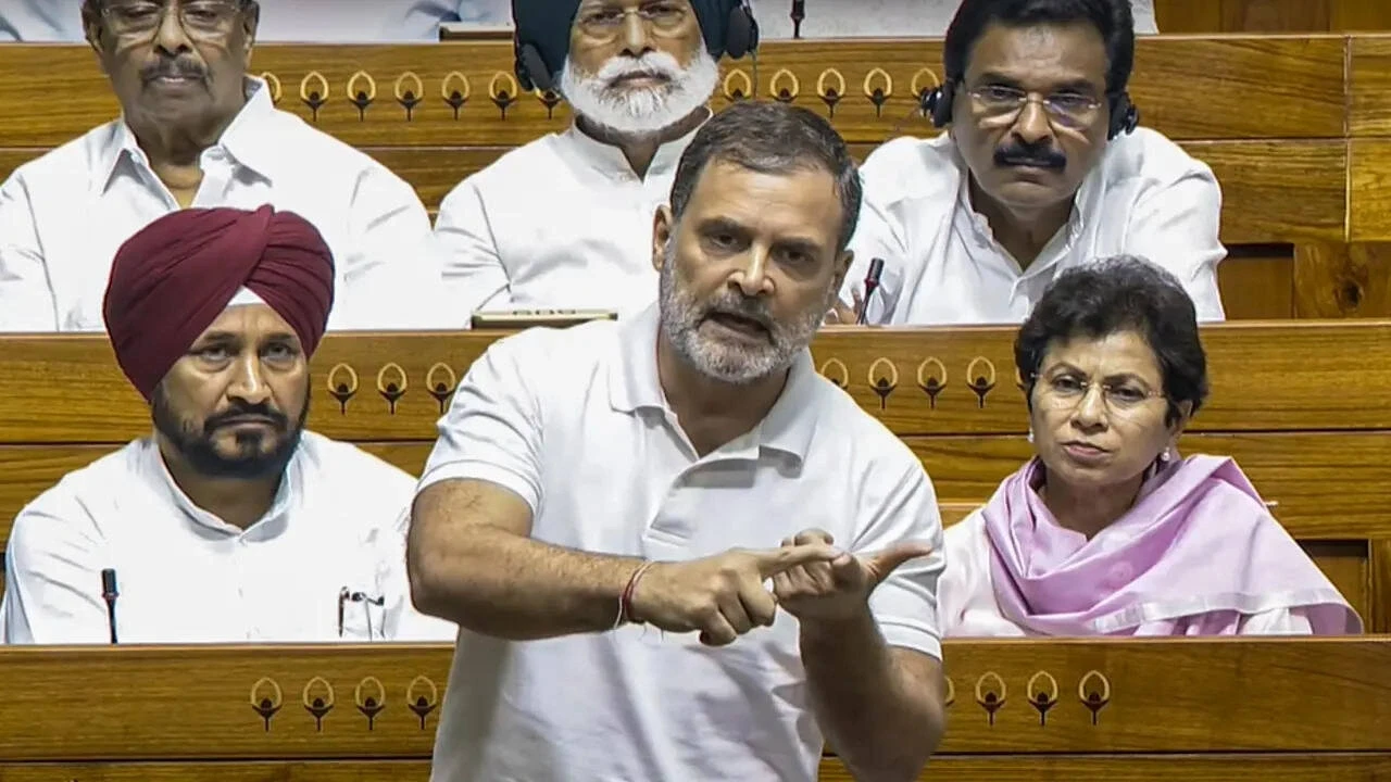 पश्चिम एशिया तनाव पर संसद में हंगामा, राहुल गांधी बोले- चर्चा से क्यों भाग रही सरकार?