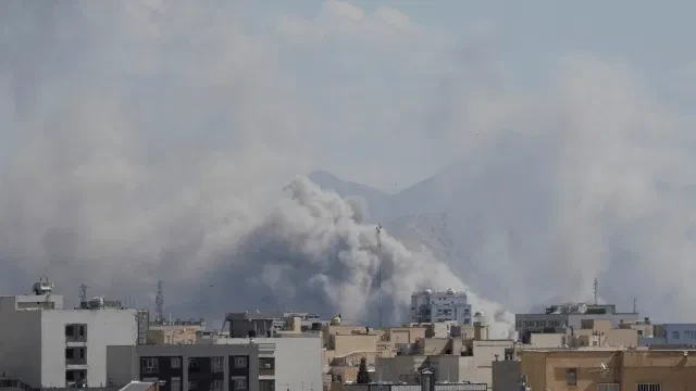 अमेरिका-इस्राइल और ईरान के हमलों के बीच खाड़ी में फंसे एटा के लोग दहशत में