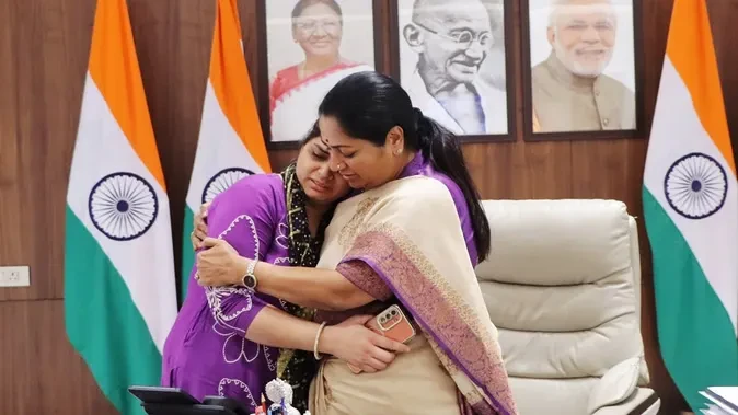 उत्तम नगर हत्याकांड: सीएम रेखा गुप्ता ने पीड़ित परिवार से की मुलाकात, दिया न्याय का भरोसा