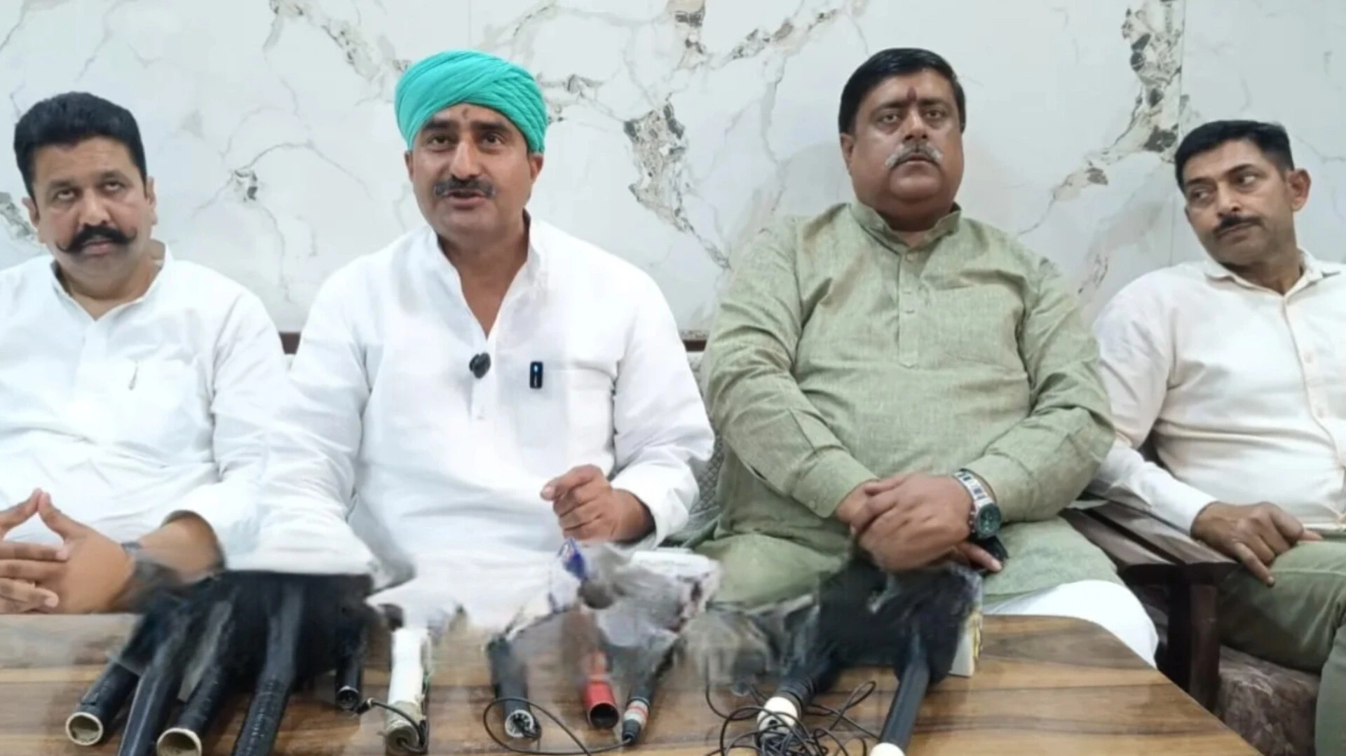 ठाकुर पूरण सिंह के समर्थन में आए सपा सांसद और भाकियू, 14 मार्च को पंचायत