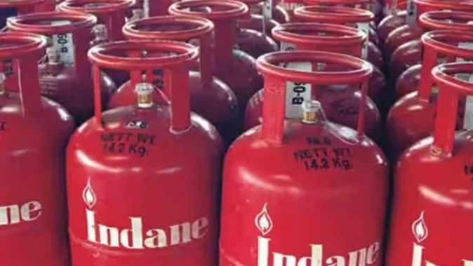 लखनऊ: इंडियन गैस सर्विस ने 19 किग्रा व्यावसायिक सिलिंडर की सप्लाई पर लगाई रोक