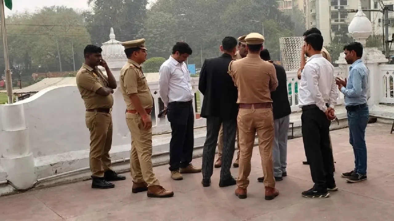 लखनऊ: कोर्ट के आदेश पर नगर निगम की संपत्ति कुर्क, जुर्माने की वसूली जारी